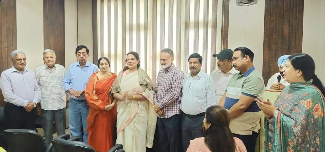 Newly elected president of Rotary Club Sneh Jain held the meeting
